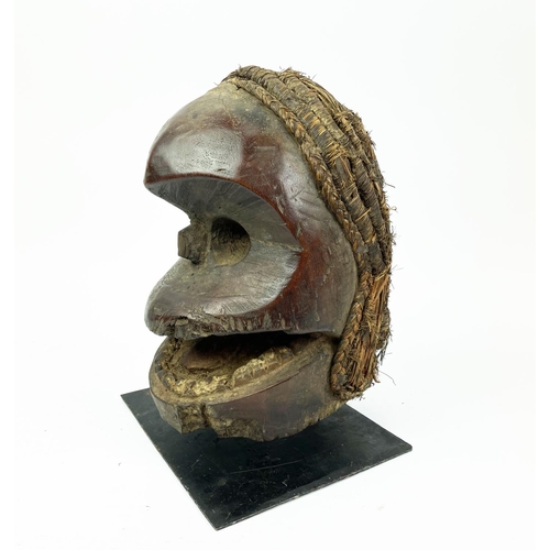 18 - BULU MONKEY HEAD (Cameroon), 34cm H.