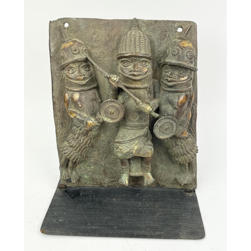 9 - PLAQUE BENIN BRONZE (Nigeria), 35cm H x 30cm.