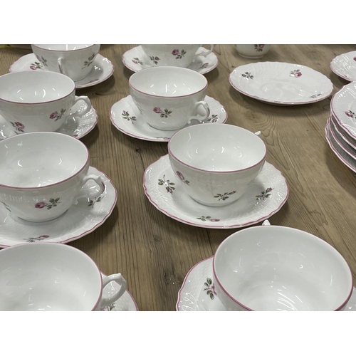 15 - PART DINNER AND TEA SERVICE, Richard Ginori, with rose springs and impressed patterned edge with sha... 