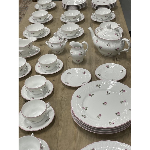 15 - PART DINNER AND TEA SERVICE, Richard Ginori, with rose springs and impressed patterned edge with sha... 