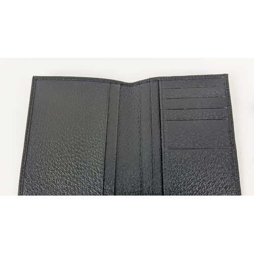 11 - GUCCI BIFOLD DOCUMENT HOLDER, made in Italy, leather, grained texture with card slots and further co... 