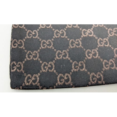 11 - GUCCI BIFOLD DOCUMENT HOLDER, made in Italy, leather, grained texture with card slots and further co... 