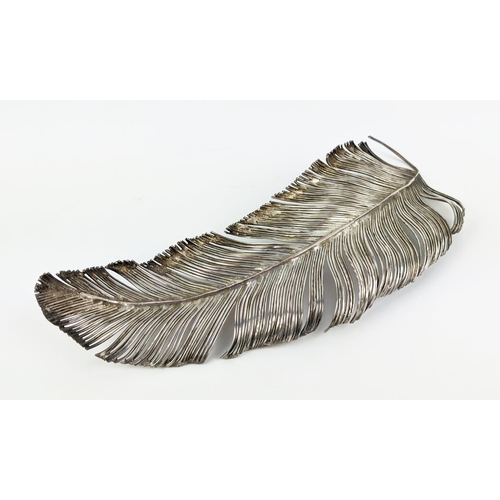 121 - YASEMEN HUSSEIN SILVER PLATED COPPER WIRE FEATHER, 40cm L.