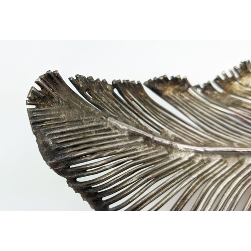 121 - YASEMEN HUSSEIN SILVER PLATED COPPER WIRE FEATHER, 40cm L.