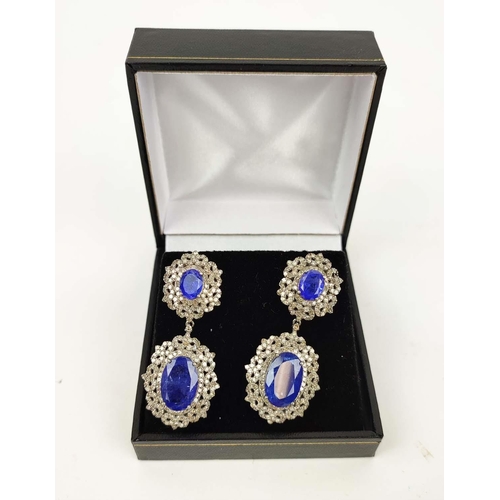 153 - A PAIR OF EDWARDIAN STYLE TANZANITE AND DIAMOND SET DROP EARRINGS, set with four oval
facet cut tanz... 