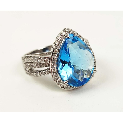 154 - AN 18CT WHITE GOLD BLUE TOPAZ AND DIAMOND SET DRESS RING, the mixed cut pear shaped Swiss Blue Topaz... 