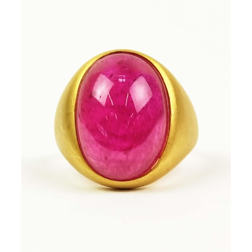 157 - AN 18CT GOLD GLASS FILLED RUBY CABOUCHON RING, the oval cabouchon of approximately 27 carats, ring s... 