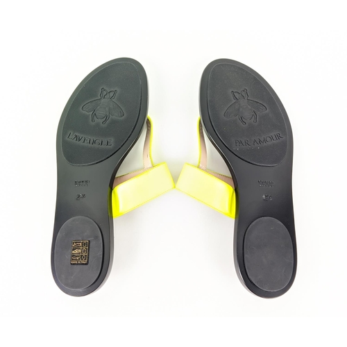 20 - GUCCI YELLOW FLUO L'AVEUGLE THONG SANDAL, with iconic double G hardware logo, leather sole, made in ... 