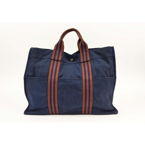 68 - HERMÈS VINTAGE DEAVILLE UNISEX TOTE BAG, blue canvas with brown/burnt stripes, snap closure, silver ... 