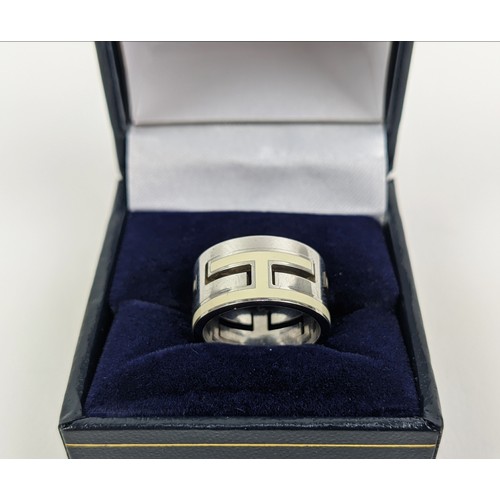 174 - A HERMES MOVE RING, sterling silver and enamelled ring size 'I', complete with box.