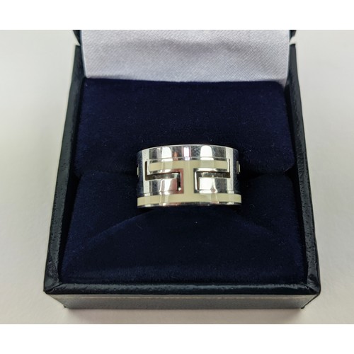 174 - A HERMES MOVE RING, sterling silver and enamelled ring size 'I', complete with box.