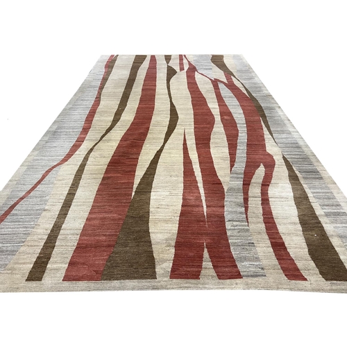 85 - PARSUA CONTEMPORARY CARPET, 530cm x 305cm.