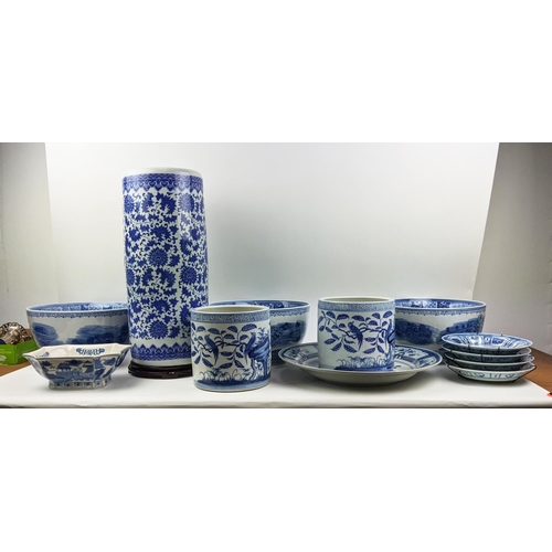 20 - QUANTITY OF CHINESE STYLE BLUE AND WHITE PORCELAIN, including a Kraak style charger and four smaller... 