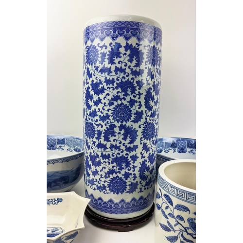 20 - QUANTITY OF CHINESE STYLE BLUE AND WHITE PORCELAIN, including a Kraak style charger and four smaller... 