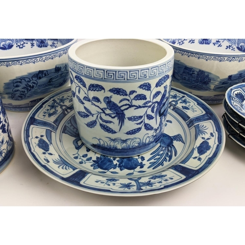 20 - QUANTITY OF CHINESE STYLE BLUE AND WHITE PORCELAIN, including a Kraak style charger and four smaller... 