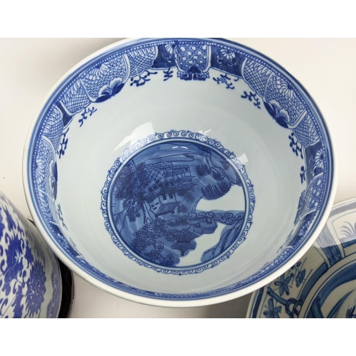 20 - QUANTITY OF CHINESE STYLE BLUE AND WHITE PORCELAIN, including a Kraak style charger and four smaller... 