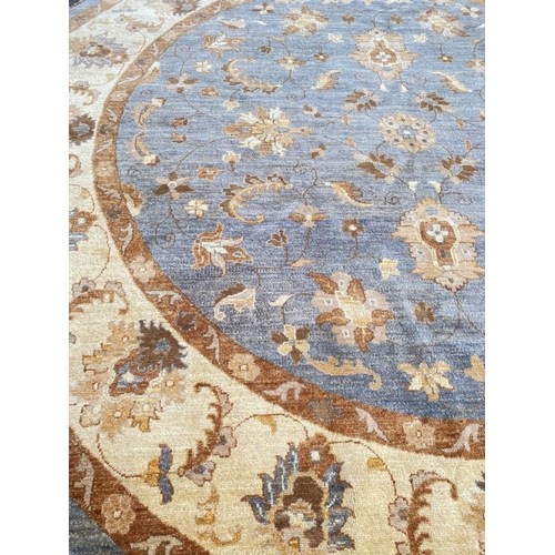 163 - FINE OUSHAK ROUND CARPET, 250CM x 250cm.