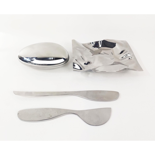 17 - GEORG JENSEN AND VERNER PANTON TRAY, A SKY DECORATIVE BOX AND TWO CHEESE KNIVES. (4)