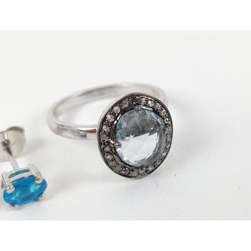 40A - A COLLECTION OF ASSORTED JEWELLERY, comprising an aquamarine and diamond dress ring, rose cut aquama... 