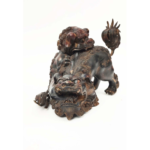 1 - A CHINESE BRONZE FIGURE GROUP, dogs of fo, play fighting, early 20th century, detachable head, 24cm ... 