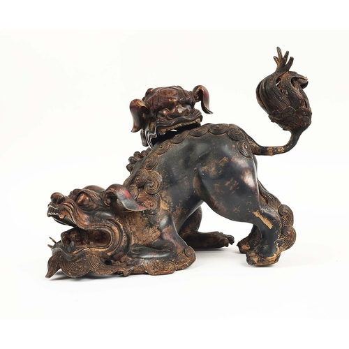 1 - A CHINESE BRONZE FIGURE GROUP, dogs of fo, play fighting, early 20th century, detachable head, 24cm ... 