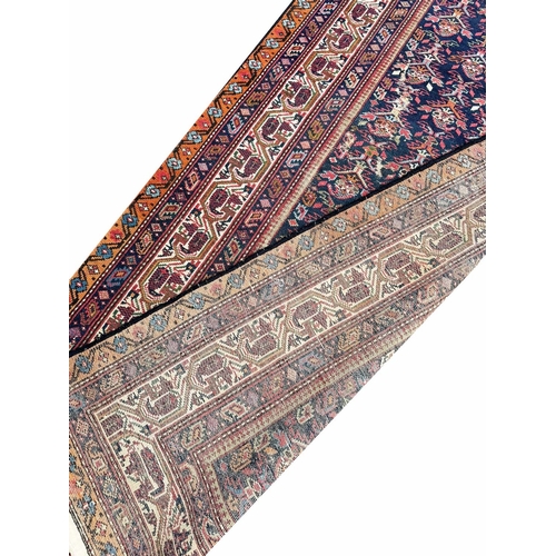 111 - ANTIQUE PERSIAN FEREGHAN LONG RUNNER, 505cm x 98cm.