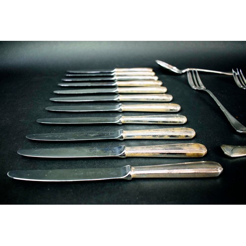 17 - A CHRISTOFLE 'AMERICA' SILVER PLATED CANTEEN OF CUTLERY, comprising 12 dinner knives, 12 dinner fork... 