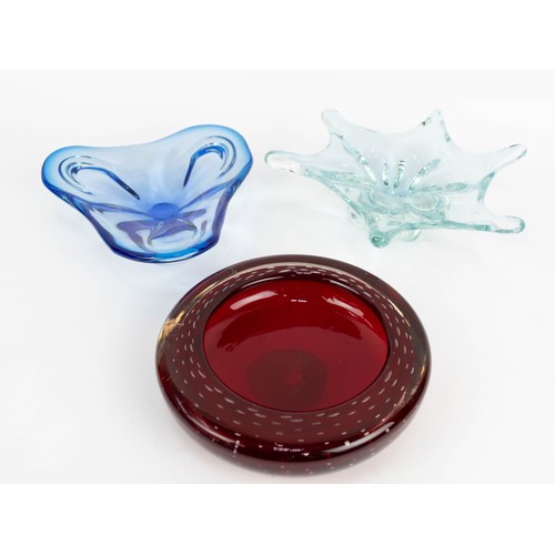 3 - QUANTITY OF MID-CENTURY ART GLASS, comprising various bowls, centre pieces and ashtrays. (15) (Qty)