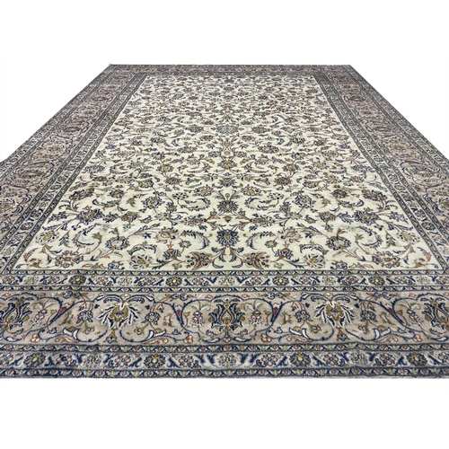 62 - FINE PERSIAN ISFAHAN DESIGN CARPET, 400cm x 300cm.