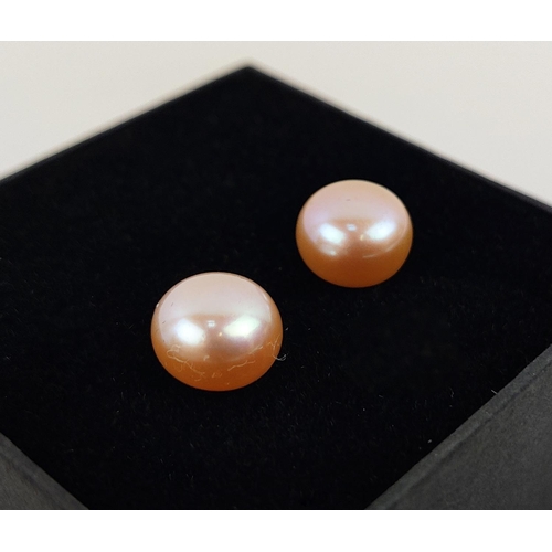 26 - TWO PAIRS OF 9CT GOLD STUD EARRINGS, one pair with 8mm peacock coloured pearls, the other pair with ... 