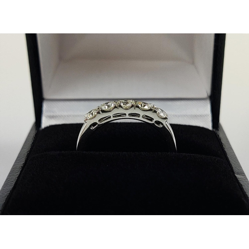 30 - AN 18CT WHITE GOLD FIVE STONE DIAMOND RING, set with round brilliant cut diamonds, total carat weigh... 