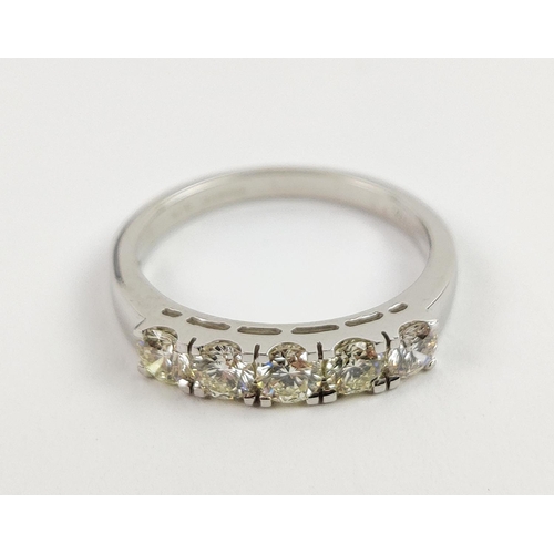 30 - AN 18CT WHITE GOLD FIVE STONE DIAMOND RING, set with round brilliant cut diamonds, total carat weigh... 