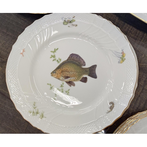 11 - A RICHARD GINORI ICHTHYOLOGICAL PORCELAIN DINNER SERVICE, comprising 24 dinner plates, 30 soup bowls... 