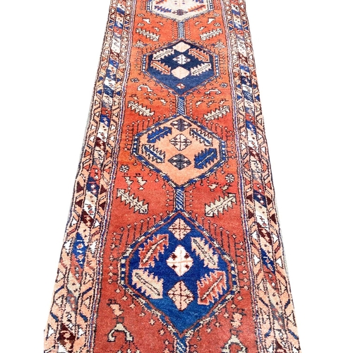 139 - ANTIQUE NORTH WEST PERSIAN HERIZ LONG RUNNER, 500cm x 80cm.