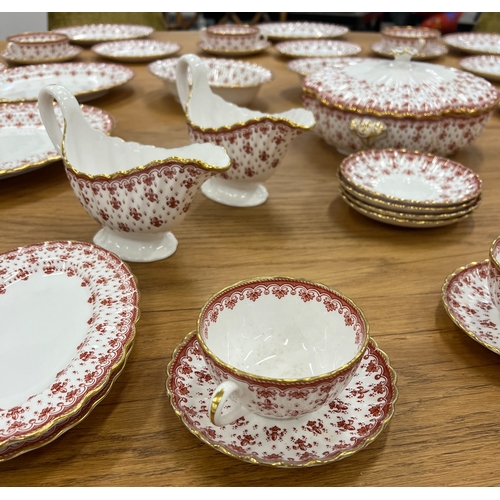 26 - SPODE FLEUR DE LYS RED DINNER SERVICE, comprising dinner plates, side plates, soup bowls, gravy boat... 