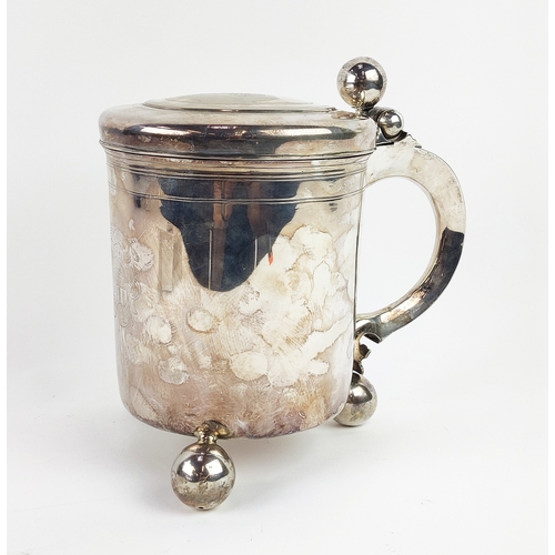 32 - SILVER TANKARD, early 18th century German by Johann Wilhelm Hellmann, c.1720, 23cm H, 1330 grams.