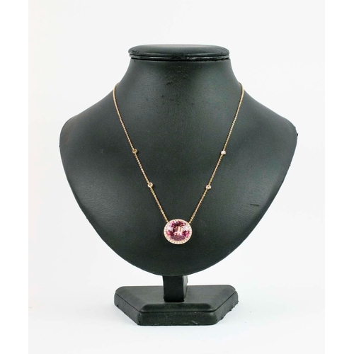 39 - AN 18CT GOLD PINK TOURMALINE PENDANT NECKLACE, the single mixed cut tourmaline of approximately 15.4... 