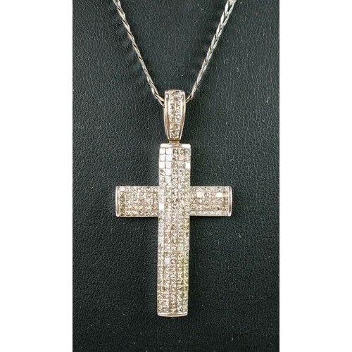 45 - AN 18CT WHITE GOLD DIAMOND SET CROSS PENDANT, the cross and link encrusted with approximately 194 pa... 