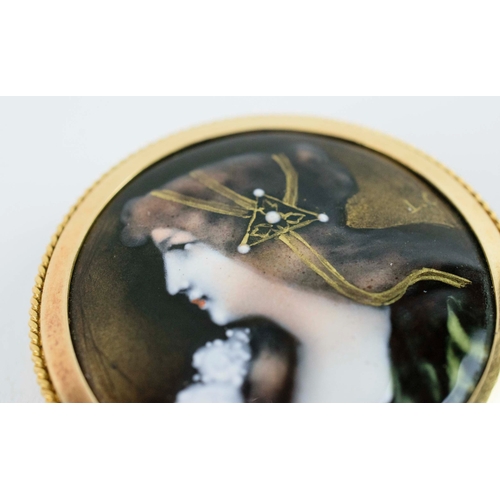 46 - A YELLOW METAL HAND PAINTED ENAMELLED BROOCH, possibly high carat gold, depicting a lady in profile,... 