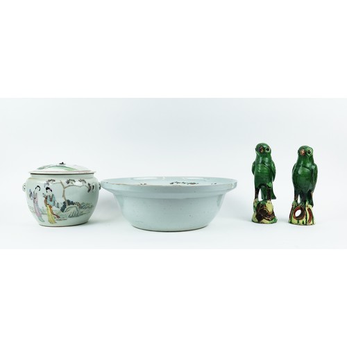 22A - A 20TH CENTURY CHINESE FAMILLE VERTE BASIN, jar with lid and two sancai glazed parrots. (4)