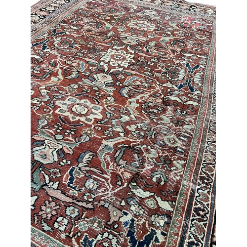 124 - ANTIQUE MAHAL CARPET, 295cm x 227cm.