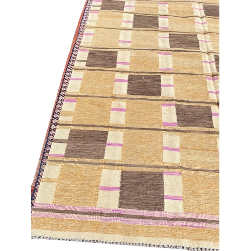 121 - SCANDINAVIAN DESIGN KILIM, 300cm x 208cm.