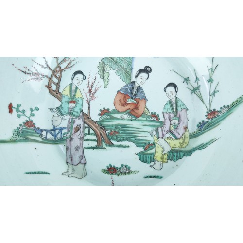 29 - A 20TH CENTURY CHINESE FAMILLE VERTE BASIN, jar with lid and two sancai glazed parrots. (4)