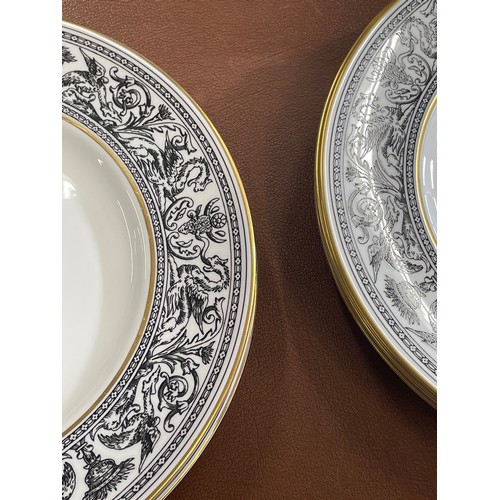 31 - WEDGEWOOD' FLORENTINE' PART DINNER SERVICE, comprising eight dinner plates, six salad plates, eight ... 