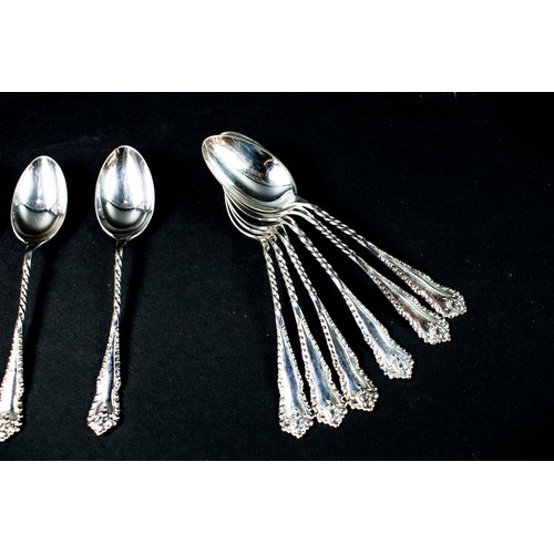 49 - A STERLING SILVER CANTEEN OF CUTLERY, Kings pattern, Sheffield 1989, makers mark for Hugh Crawshaw, ... 