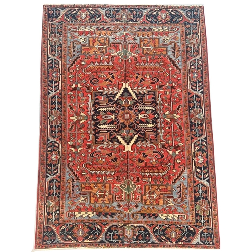 ANTIQUE PERSIAN SERAPI CARPET, early 20th century, 340cm x 232cm