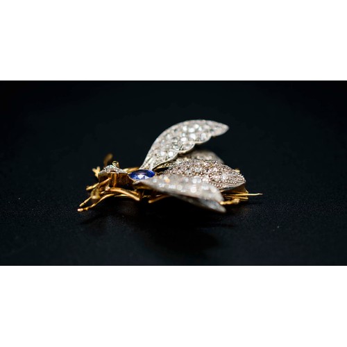 64 - YELLOW METAL SAPPHIRE AND DIAMOND SET INSECT BROOCH, circa 1940, in the form of a fly, possibly 15ct... 