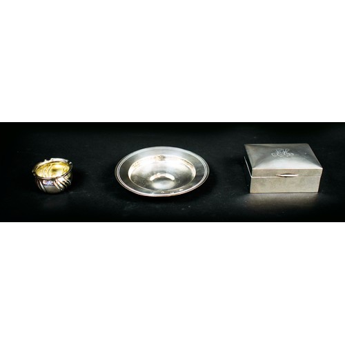 22 - QUANTITY OF SILVER, including a Garrard and Co small Armada dish approx 8oz, a commemorative silver ... 