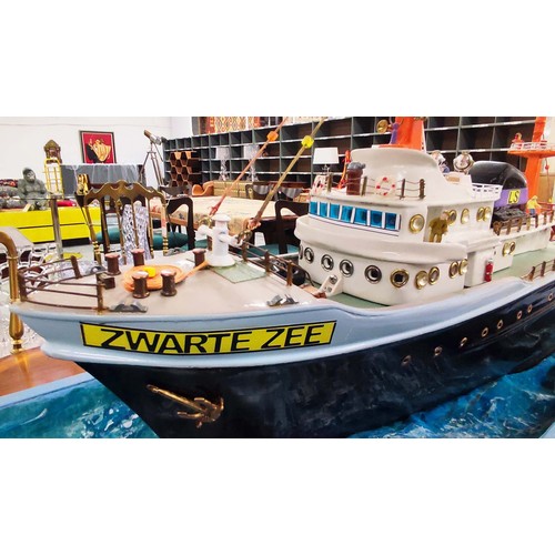 526 - SCULPTURAL ZWARTE ZEE SHIP, with wind up movement, 96cm approx.