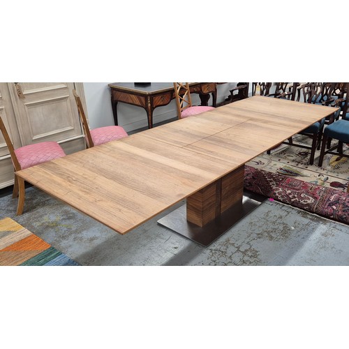 455 - VENJAKOB LID* ET634 EXTANDABLE TABLE, 190cm x 100cm x 75cm at smallest.